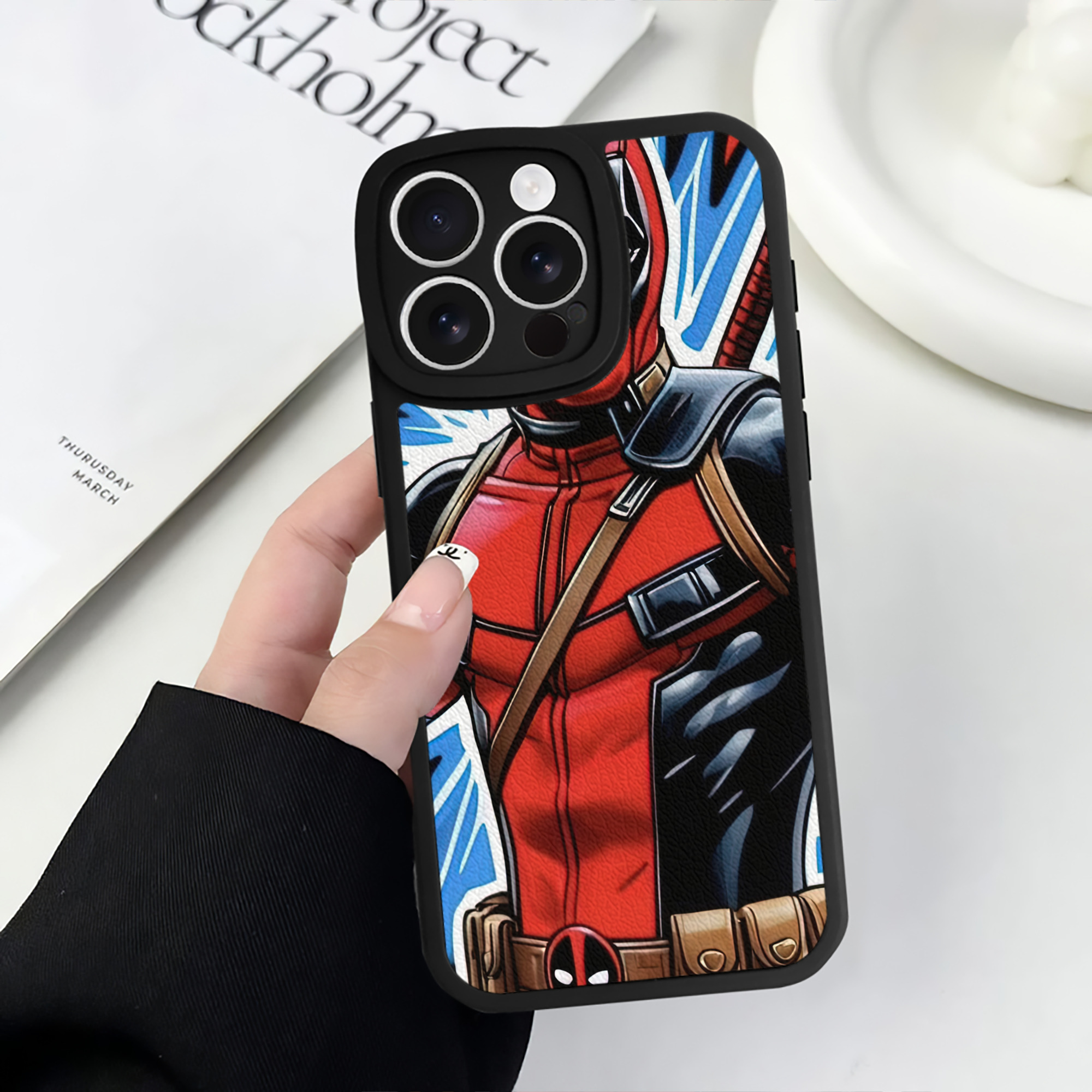 （画像用） Deadpool デッドプール 【iPhone 16シリーズ対応】シリコンスマホケース（レザー調） 材質：シリコン